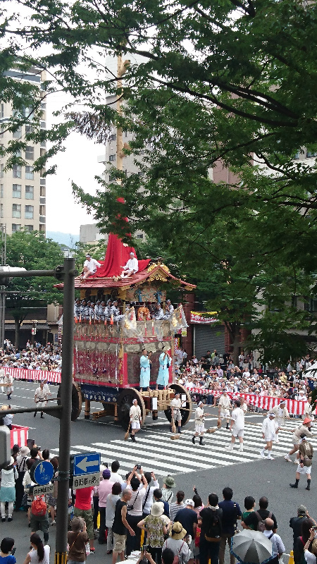 祇園祭時にはこんな風景も部屋から楽しめます！